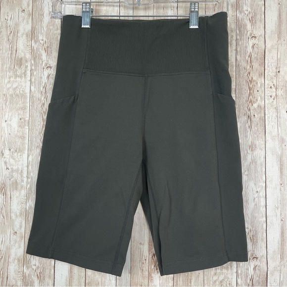 Athleta Pants - Athleta Pull-On Shorts With Pockets Size Small Women